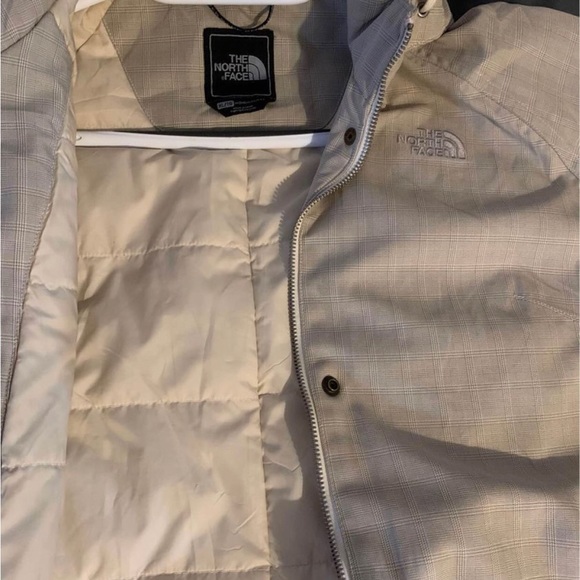 Sold—-> The North Face got you covered - Beige Coat to keep you warm - Picture 4 of 13